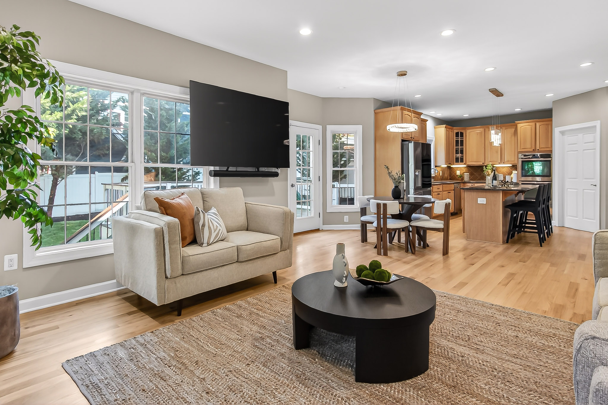 909 19th St S — listing photo
